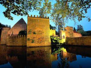 старинные замки Бургундии  